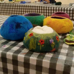 ליבוד ופיסול בצמר גולמי