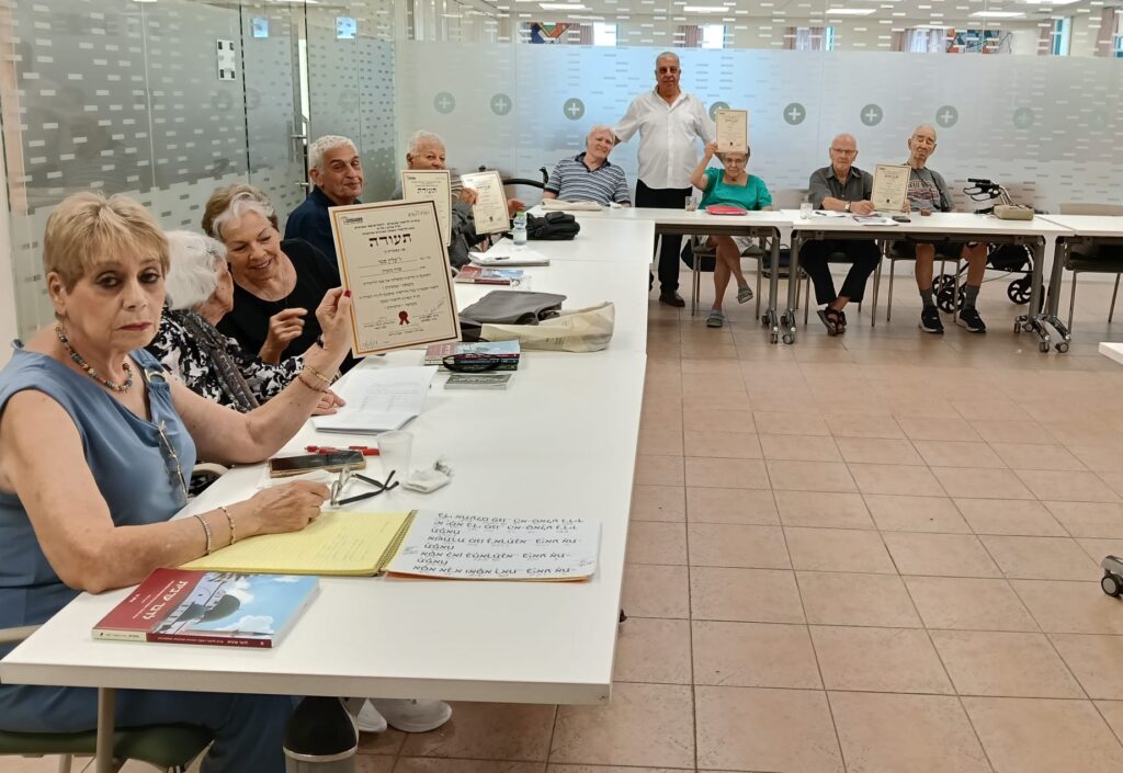 ערבית ממשיכים